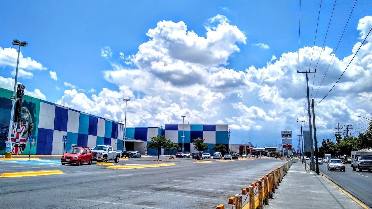 Las Plazas Outlet Monterrey